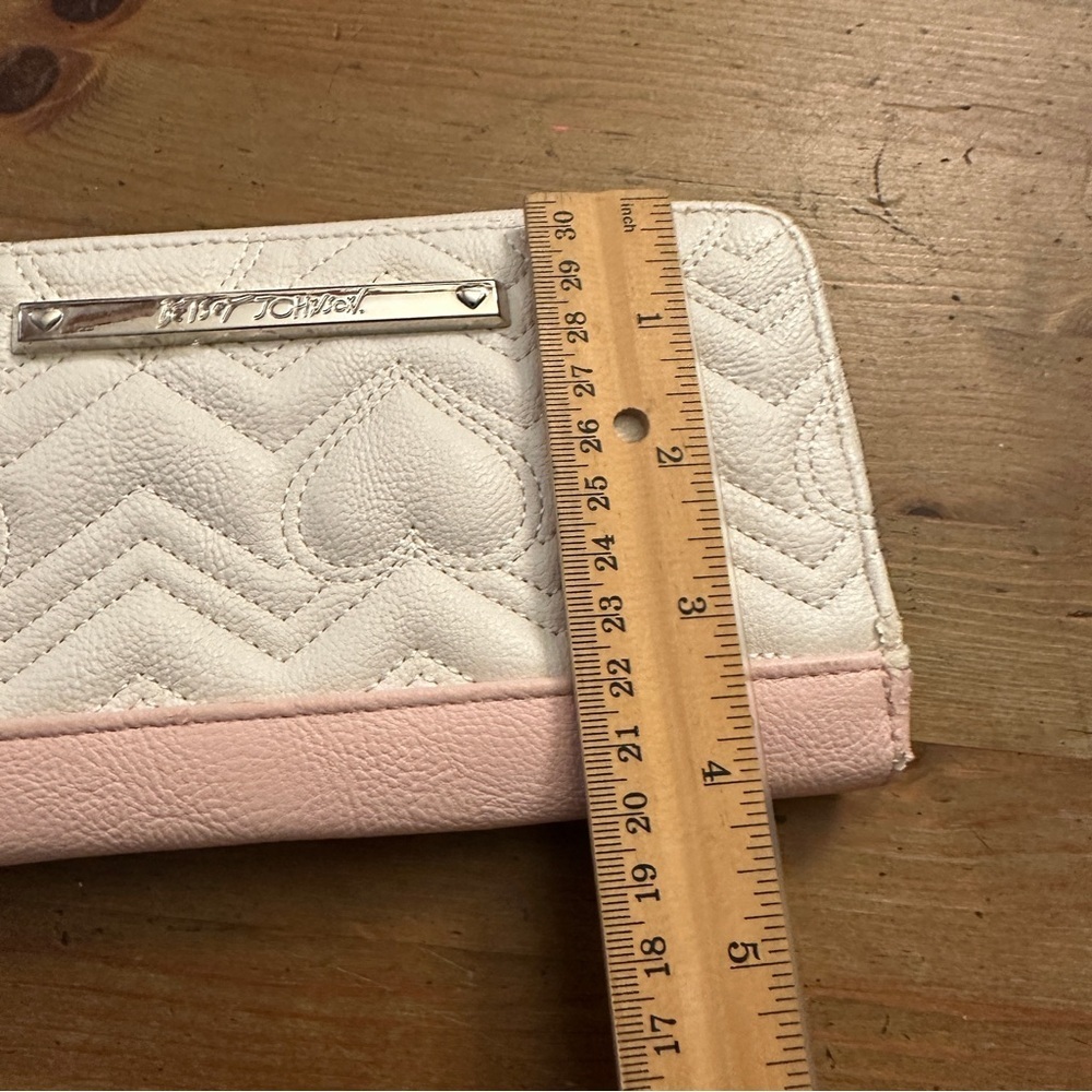 Betsey Johnson Pink and White Heart Quilted Wallet Wristlet Clutch - Picture 7 of 13